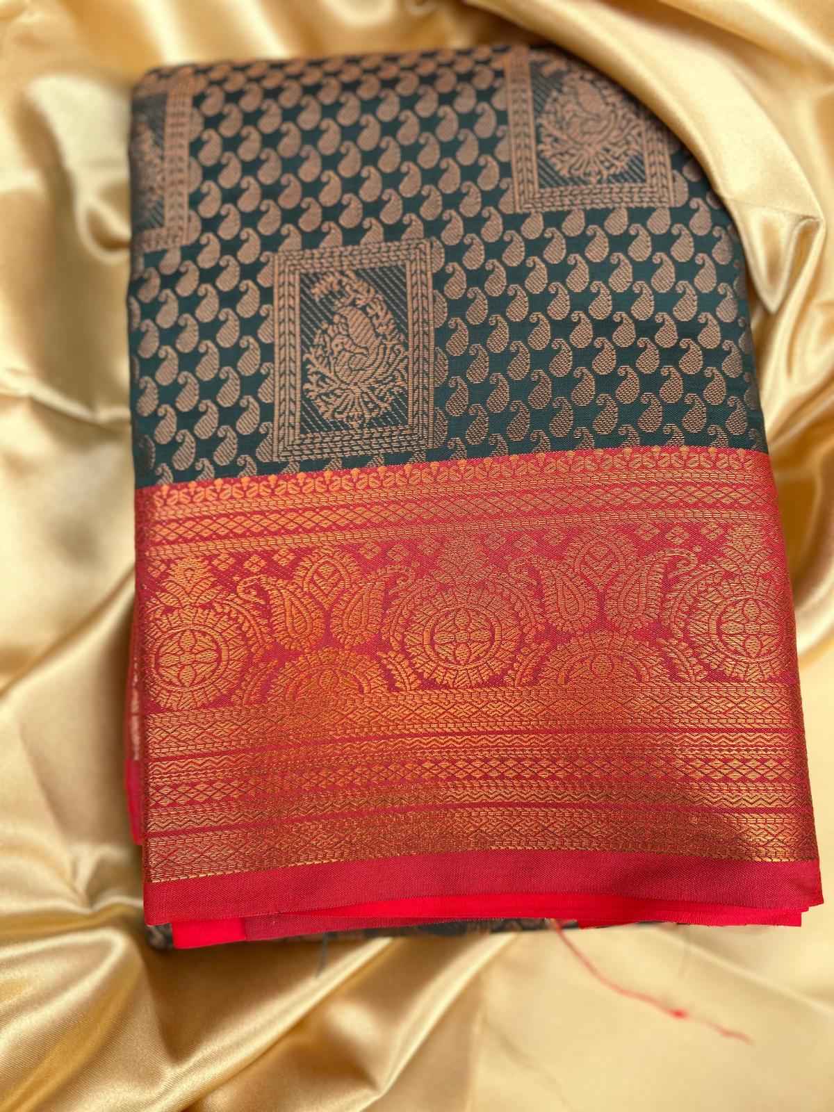 Anushka Saree