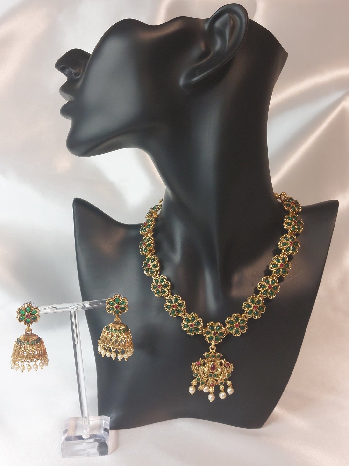Light Gray Necklace set 03