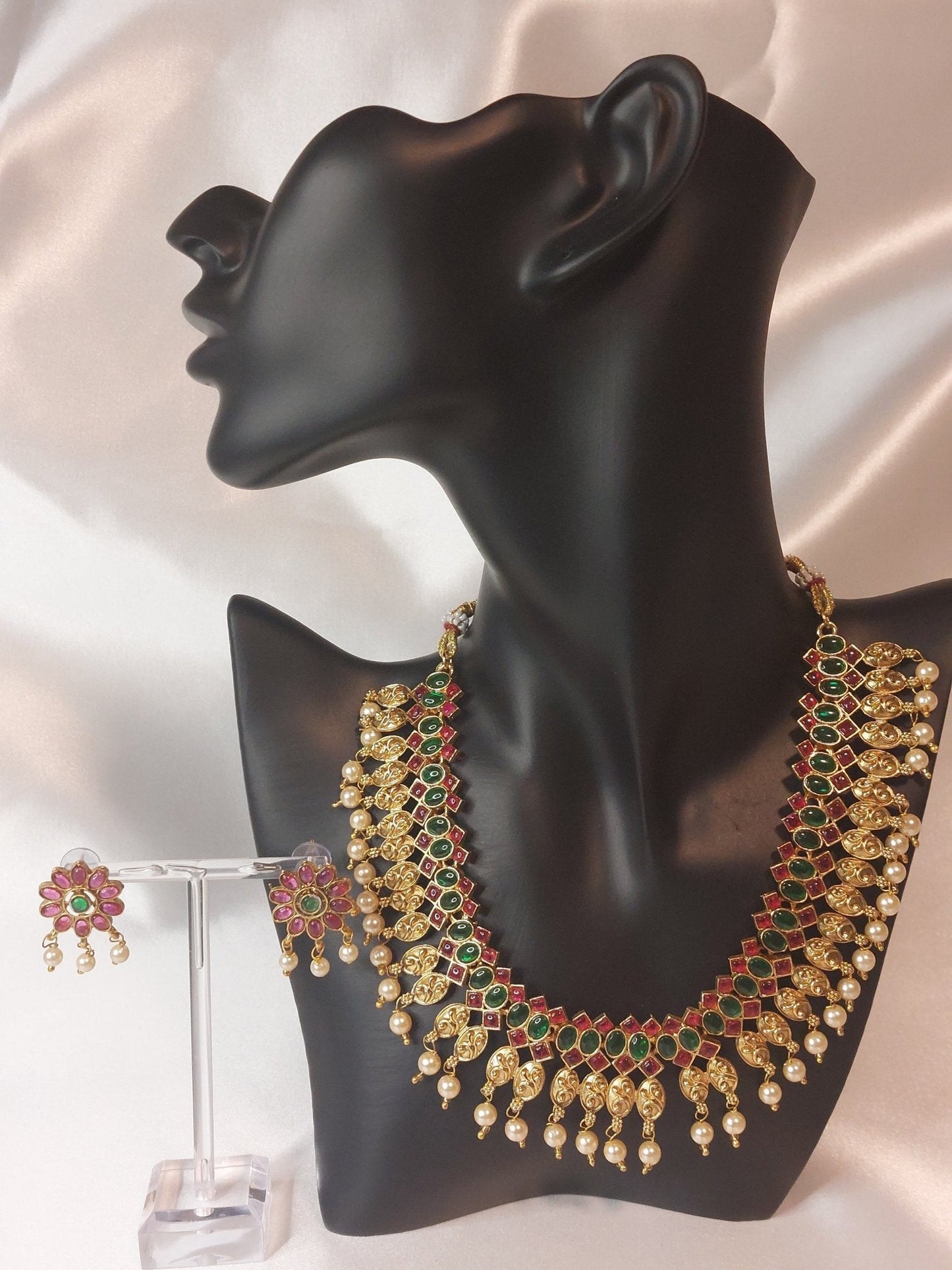 Ruchi Necklace Set